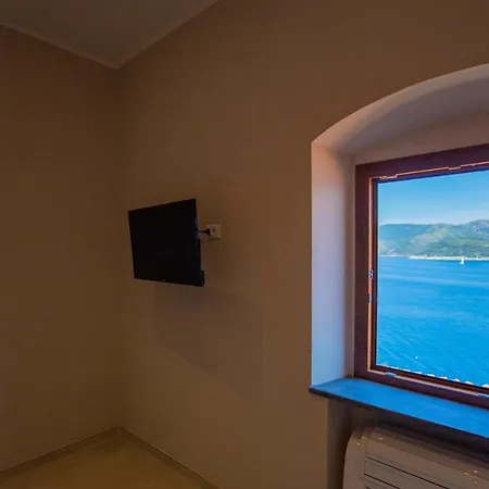 Helloelba Il Faro *