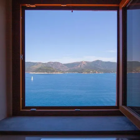 Helloelba Il Faro Feriehus *